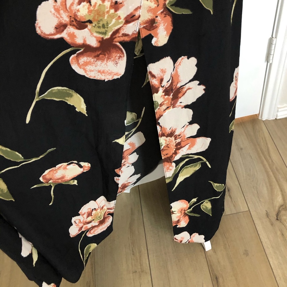 Ace Snug floral maxi dress with side slit - Picture 5 of 7